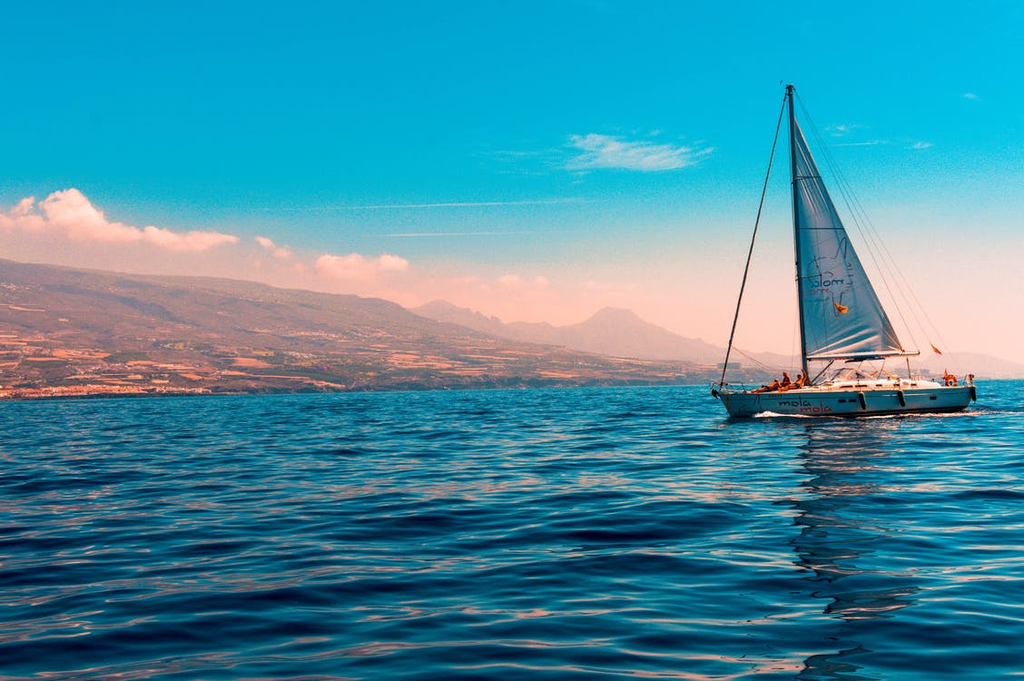 9 Gifts for Someone Who Loves the Sea